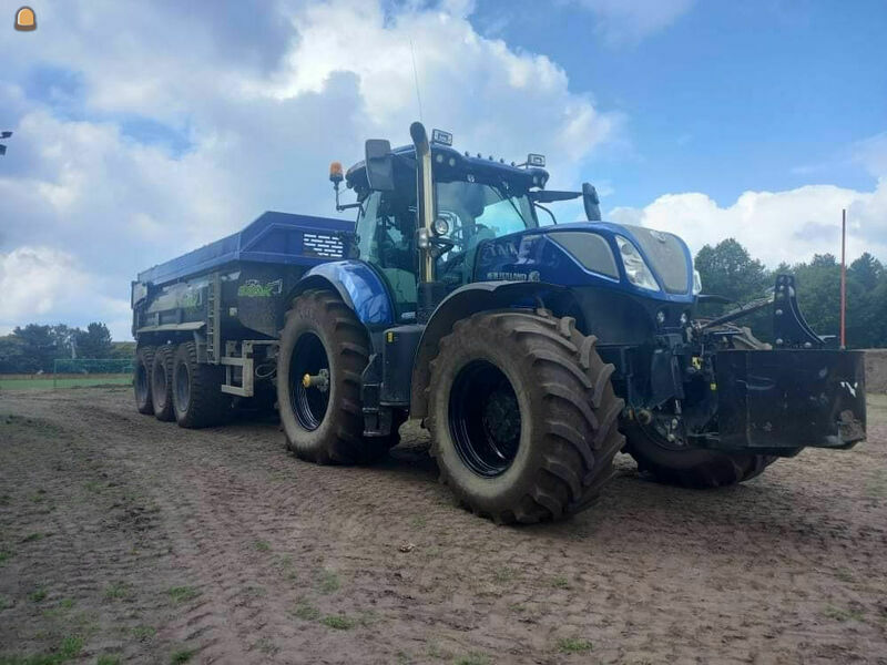 Tractor New Holland met kipper