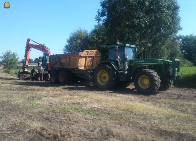 Tractor met Dewa gronddumper